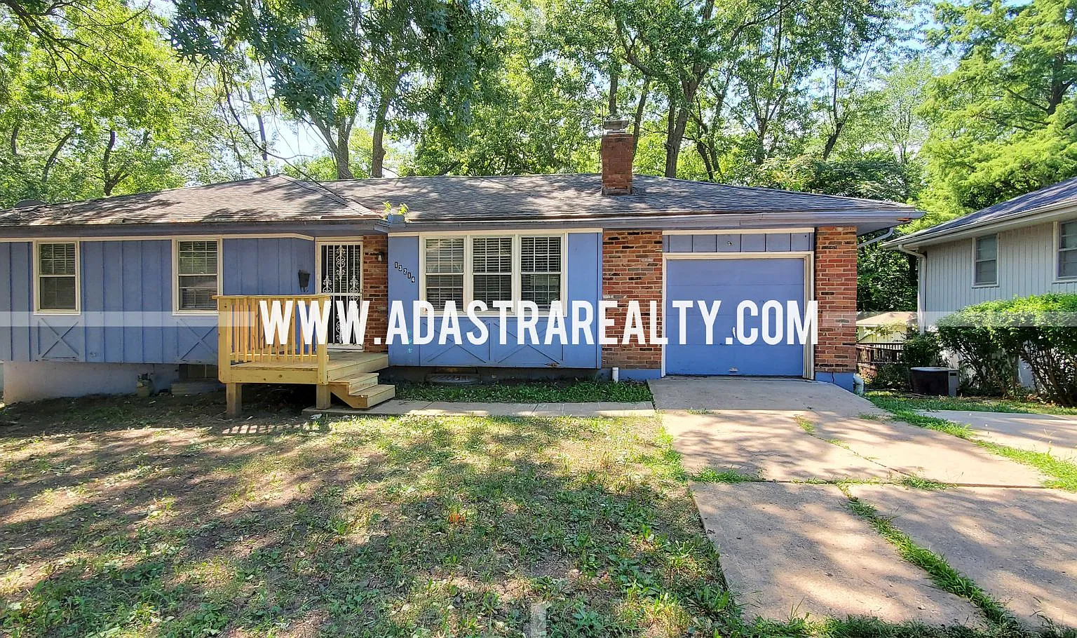 Awesome 3 Bedroom/1 Bath in Grandview, Excellent Location-Coming SOON!! — Photo 2