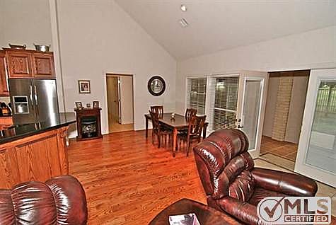 4th image of 4215 Angelina Dr
