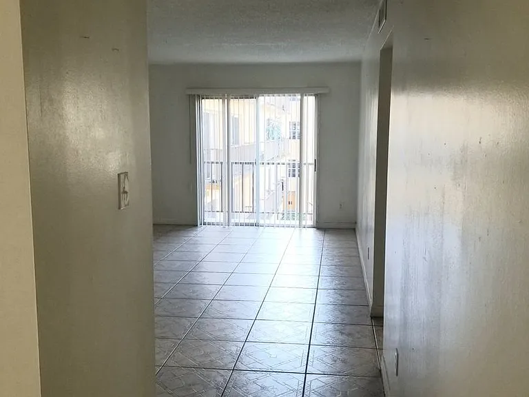 5820 N Church Ave #310 — Photo 4