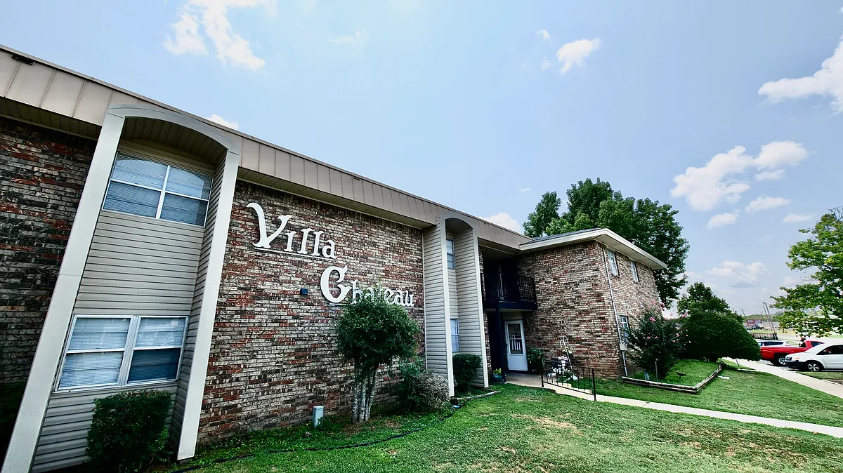 Building Photo - Villa Chateau