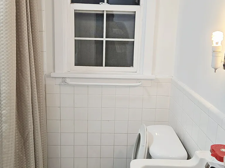 643 S Washington St — Photo 3
