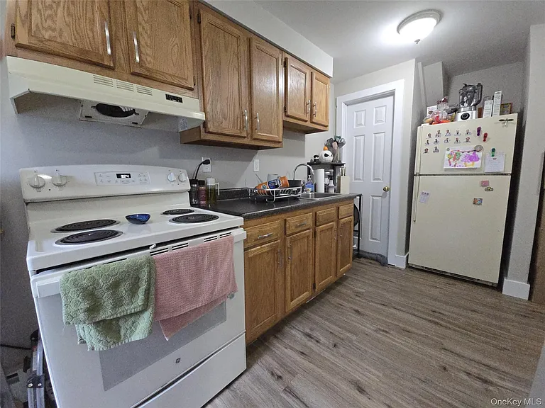 174 Clinton St — Photo 3