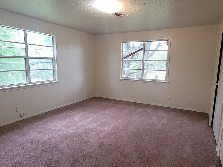 3323 1/2 Darien St #B — Photo 12