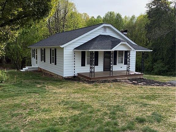 3rd image of 5121 Center Rd