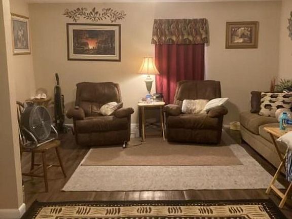 3rd image of 57 Carol Ln