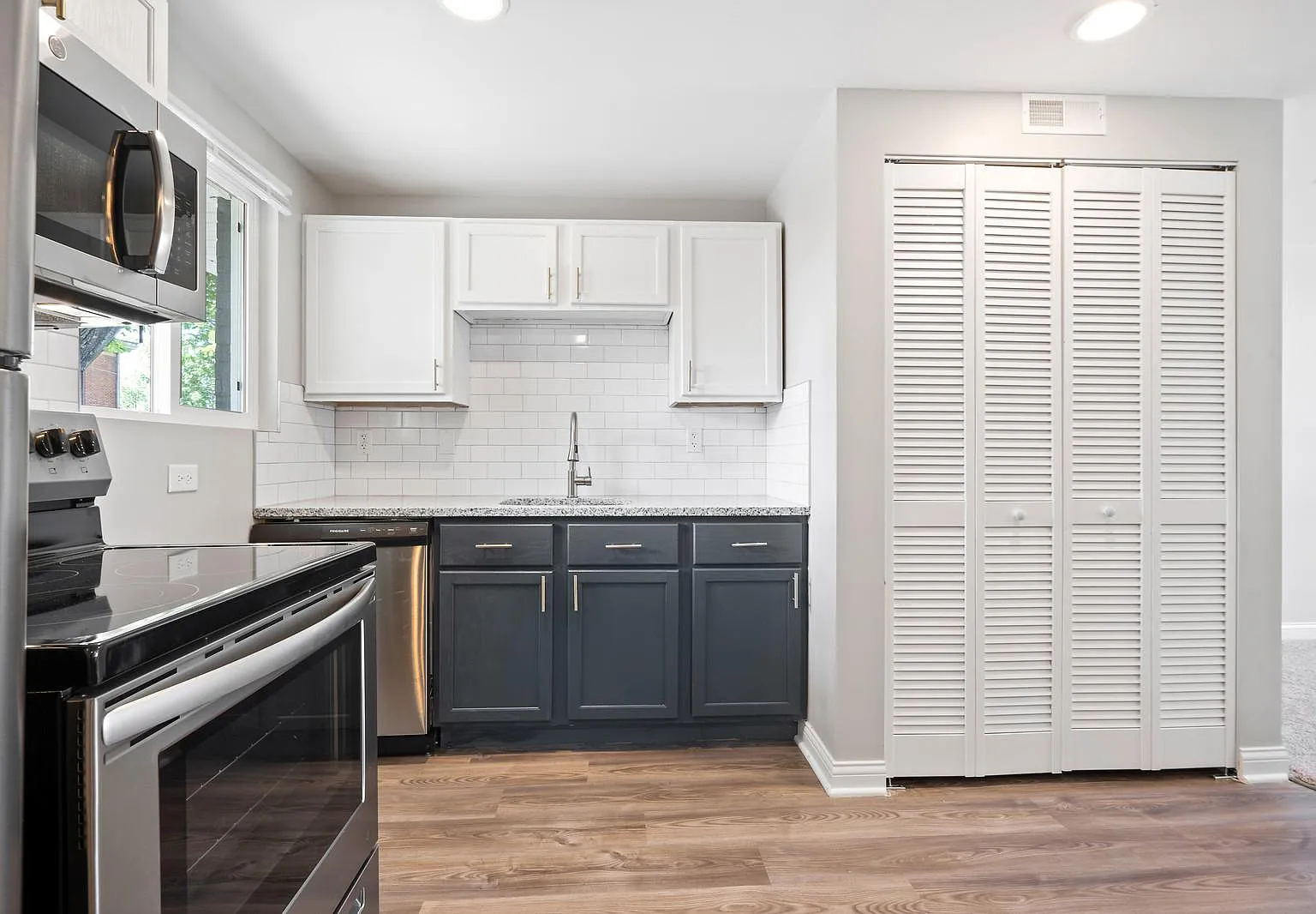 3 bed, 1000 sqft, $1,600 — Photo 2