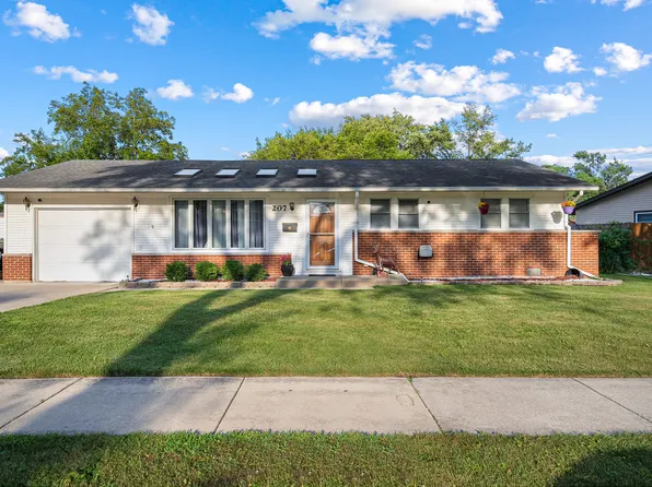 207 Basswood Dr, Elk Grove Village, IL 60007