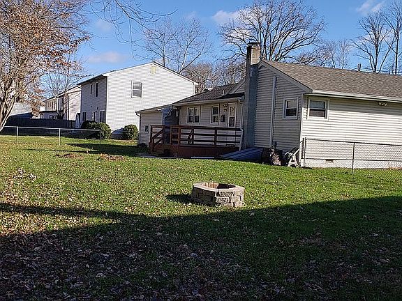 3rd image of 30 Holmdel Rd