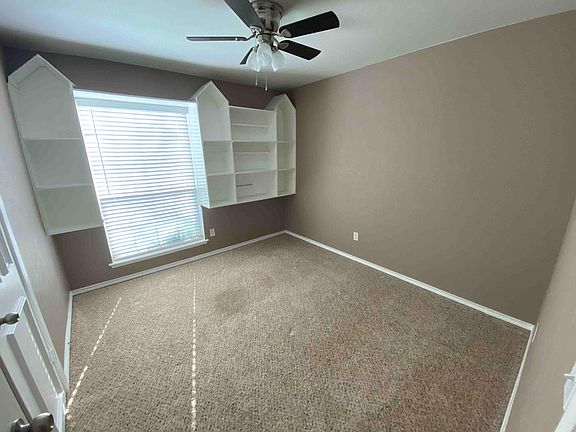 4th image of 2113 Village Crest Dr