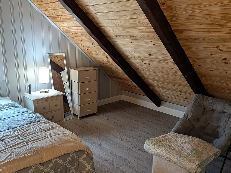 Upstairs open loft with king-size bed