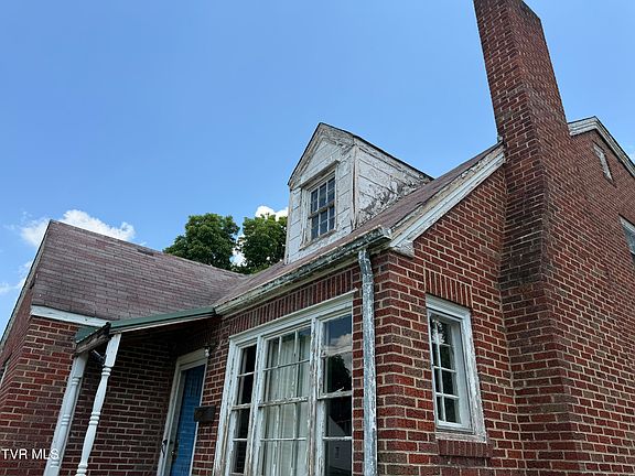 3rd image of 1017 Yadkin St