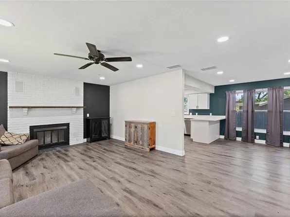 123 W Douglas St, Iola, KS 66749