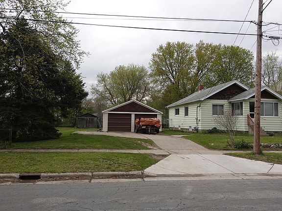 3rd image of 143 Burt St SE