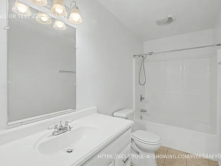 124 30th 1/2 St #B — Photo 11