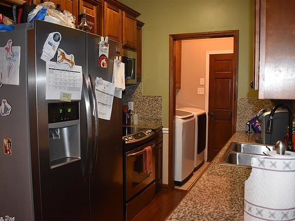 2nd image of 111 Oakridge Cv