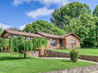 721 Woodview Dr, Knoxville, TN 37912
