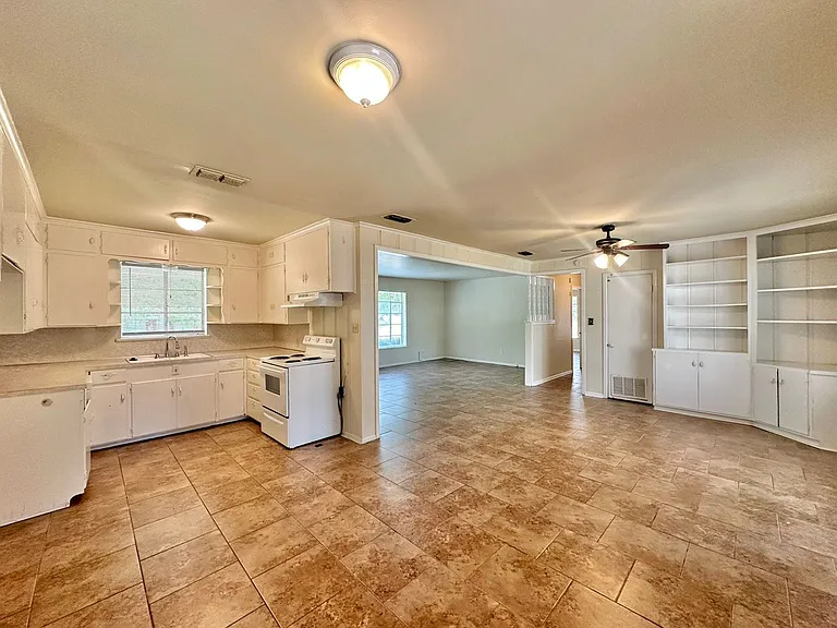 2805 Medina Dr — Photo 7