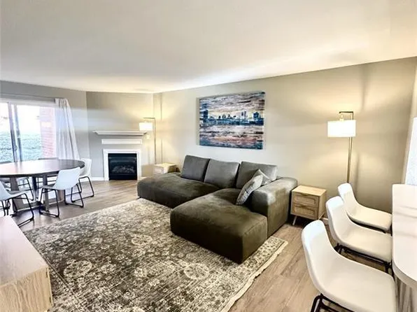 1949 Hunting Lake Ct APT 203, Saint Louis, MO 63122