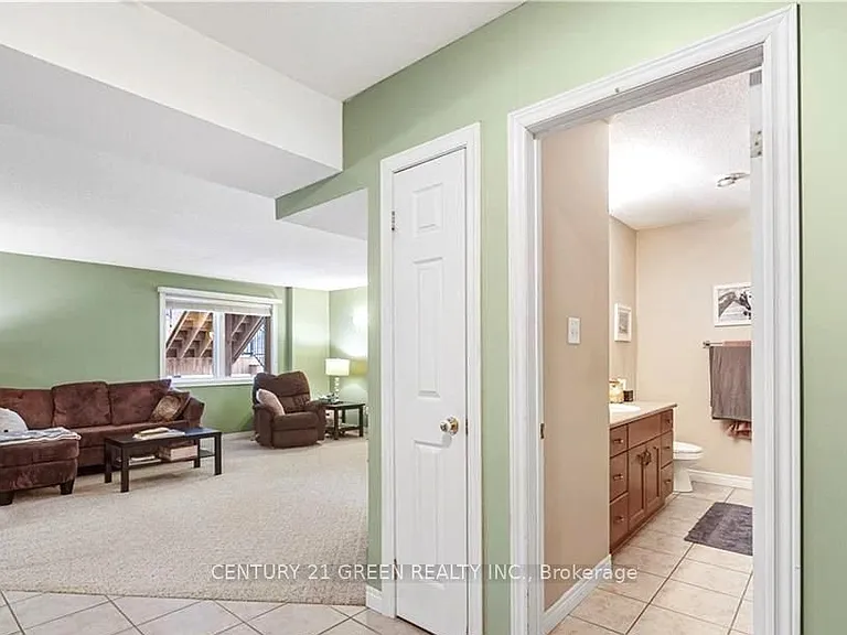 17 Jean Anderson Cres #LOWER — Photo 8