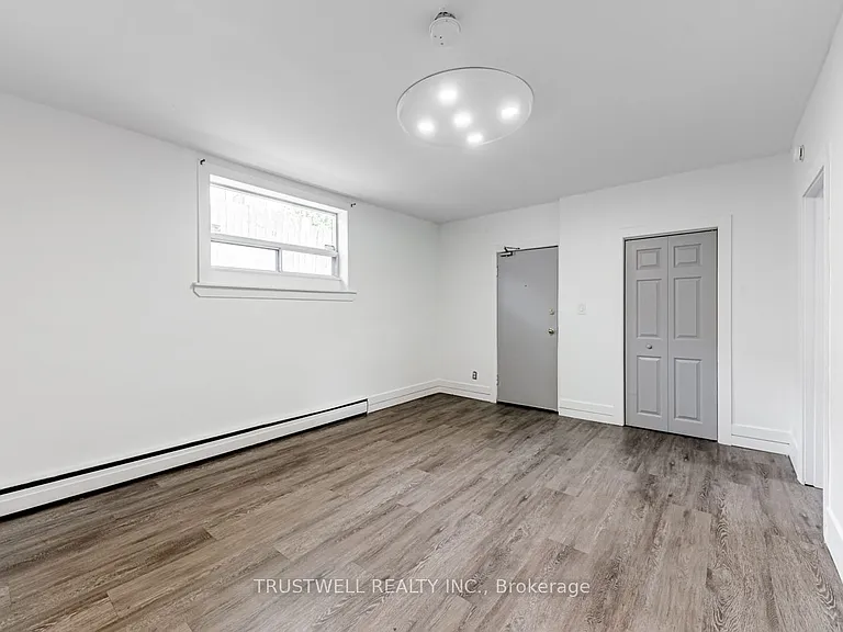 105 Mary St E #1 — Photo 4