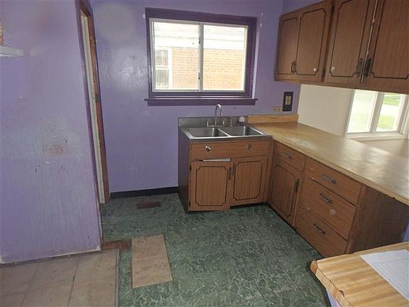 3rd image of 14519 Woodlawn Ave