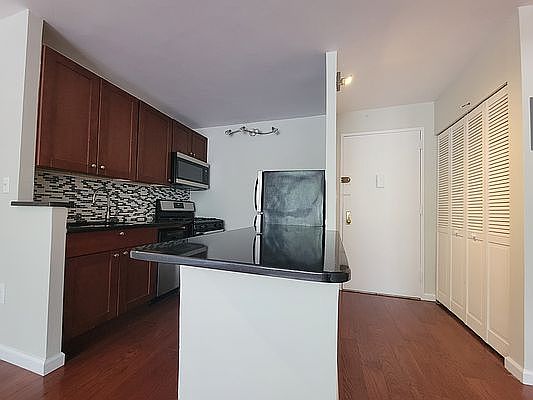 1st image of 829 Greenwood Ave APT 2F