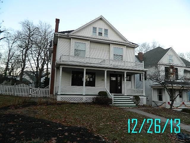 1st image of 305 Oakwood Ave