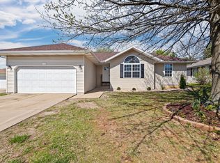 1669 S Casa Grande Ave, Springfield, MO 65802