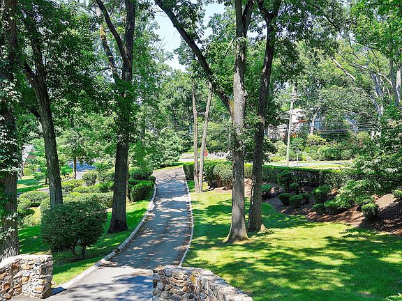 3rd image of 172 Forest Way