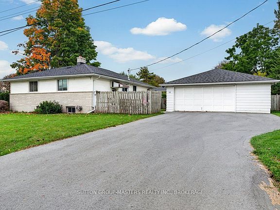 2nd image of 14 Quinte Ave