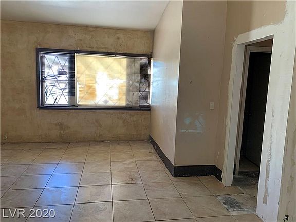 4th image of 303 Yosemite St