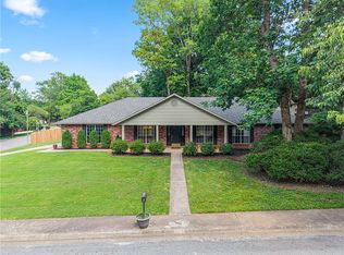 2150 N Ball Ave, Fayetteville, AR 72703