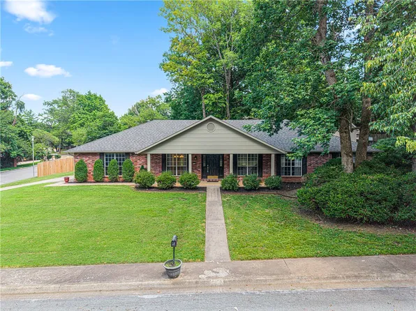 2150 N Ball Ave, Fayetteville, AR 72703