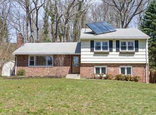 81 Woodchuck Hollow Rd, Cold Spring Harbor, NY 11724