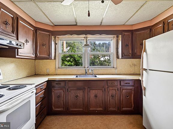 5th image of 3700 Mount Rd