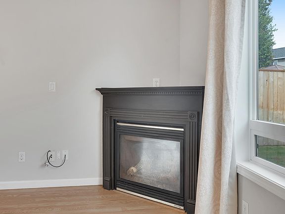 5th image of 8110 Daphne Ct