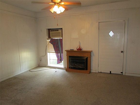5th image of 305 W Walnut St