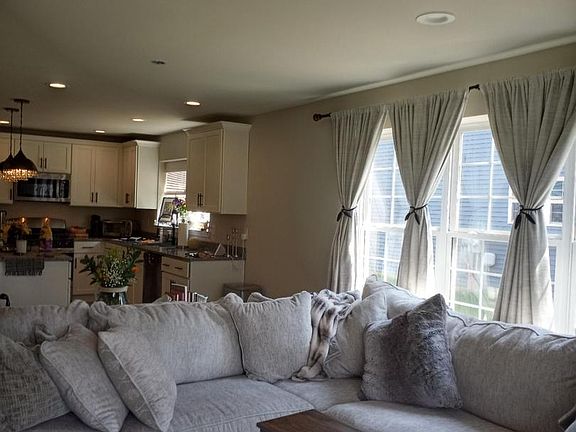 3rd image of 508 Arbutus Ave Unit 3