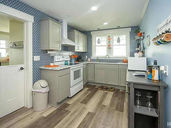 5th image of 407 W Monroe St