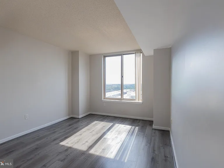 2726 Gallows Rd #1011 — Photo 17
