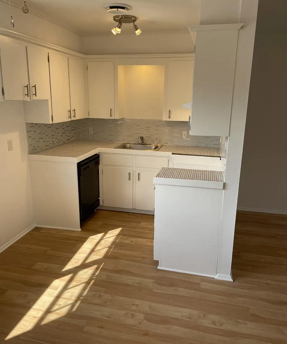 1739 S Peoria Ave — Photo 3