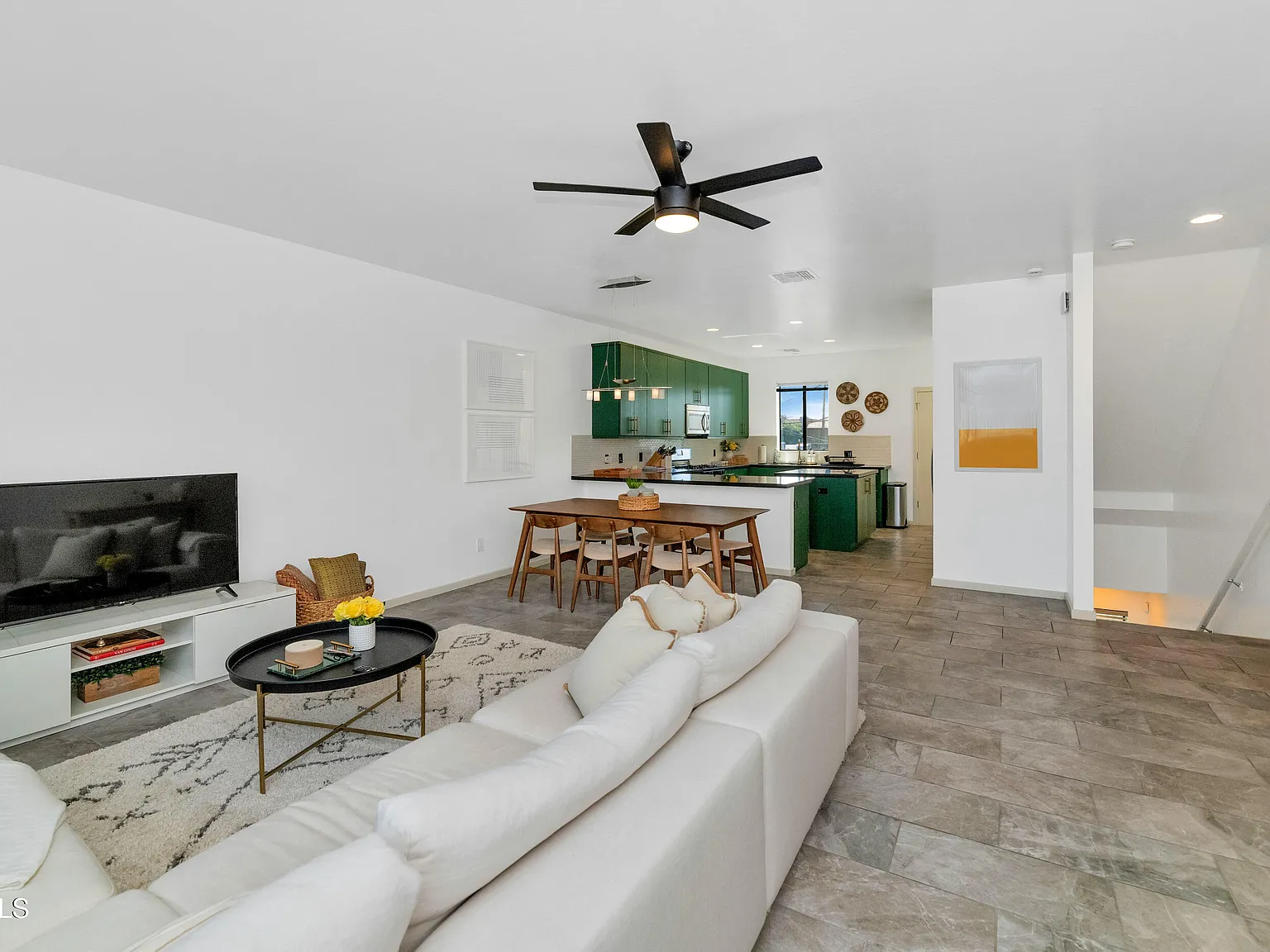 3 bed, 3.5 bath, 1641 sqft, $2,495 — Photo 3