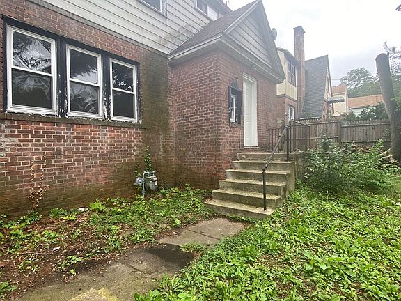 2nd image of 1198 Whalley Ave