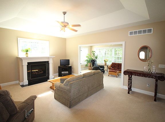 4th image of 17 Laurel Wood Dr #0