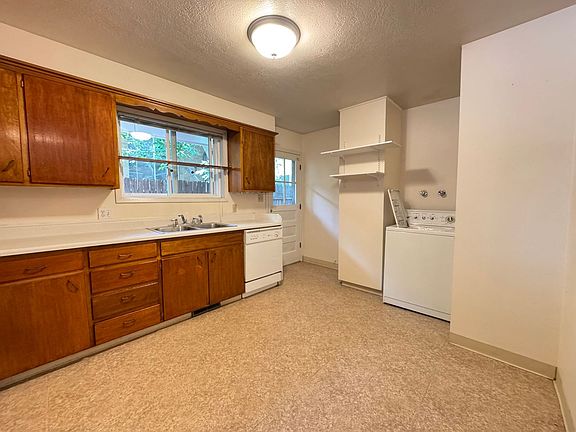 4th image of 430 Alpert Ave