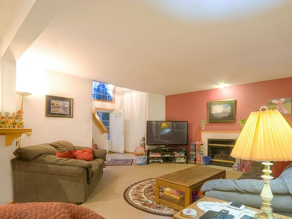 4th image of 832 124th Ct NE
