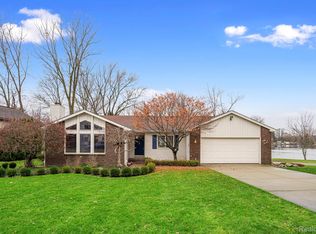 3400 Alisa Ln, Waterford, MI 48328