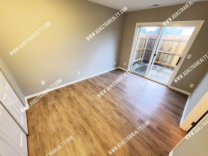 121 Ames St — Photo 26