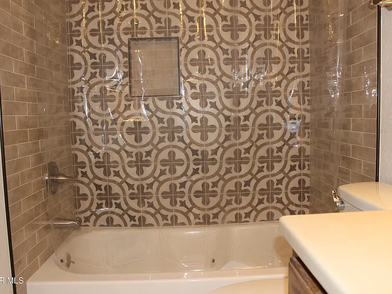 335 Flynn Dr — Photo 28