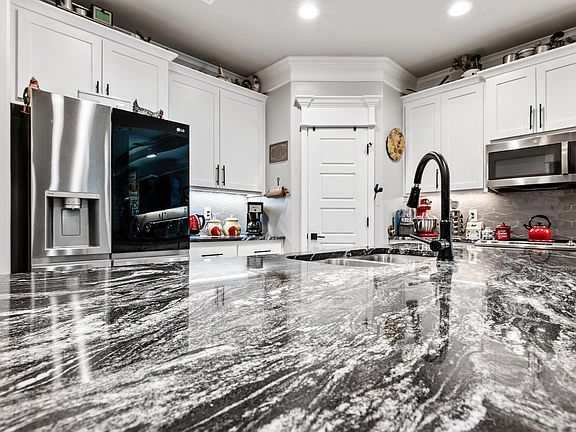 4th image of 7316 Stonehenge Dr